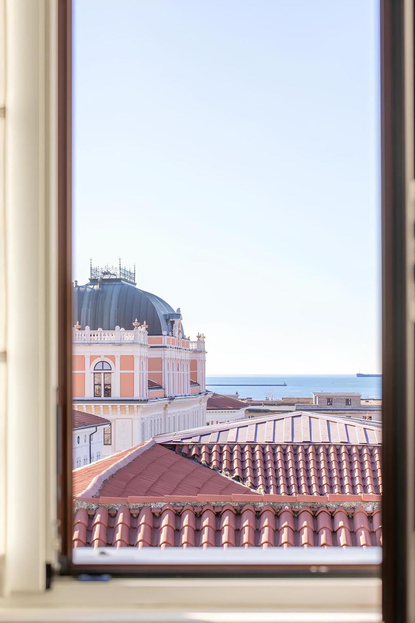 Trieste Sky Bagian luar foto